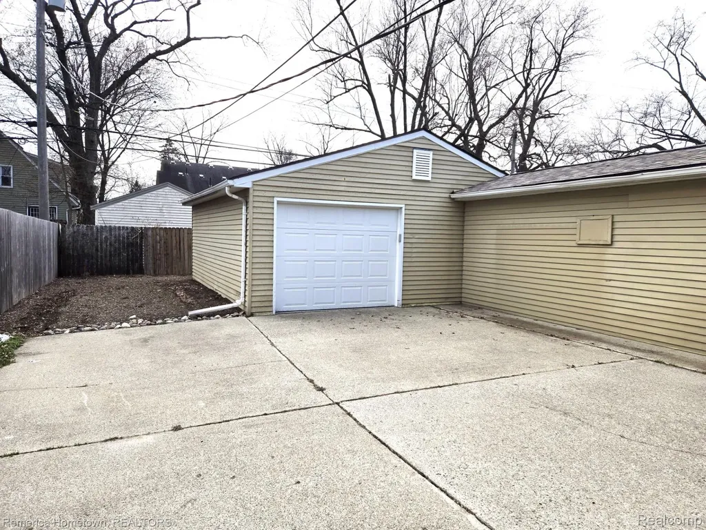 571 W Saratoga Street Ferndale City MI 48220