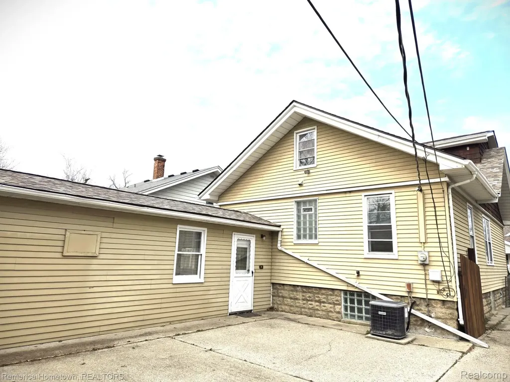 571 W Saratoga Street Ferndale City MI 48220