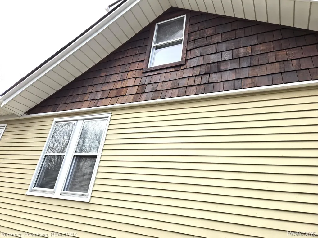 571 W Saratoga Street Ferndale City MI 48220