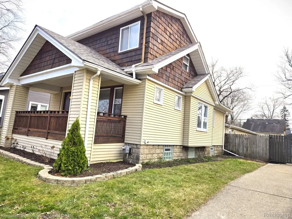 571 W Saratoga Street Ferndale City MI 48220