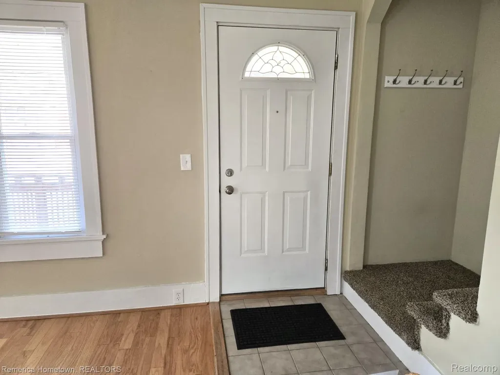571 W Saratoga Street Ferndale City MI 48220