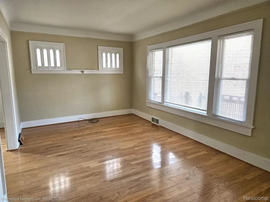 571 W Saratoga Street Ferndale City MI 48220