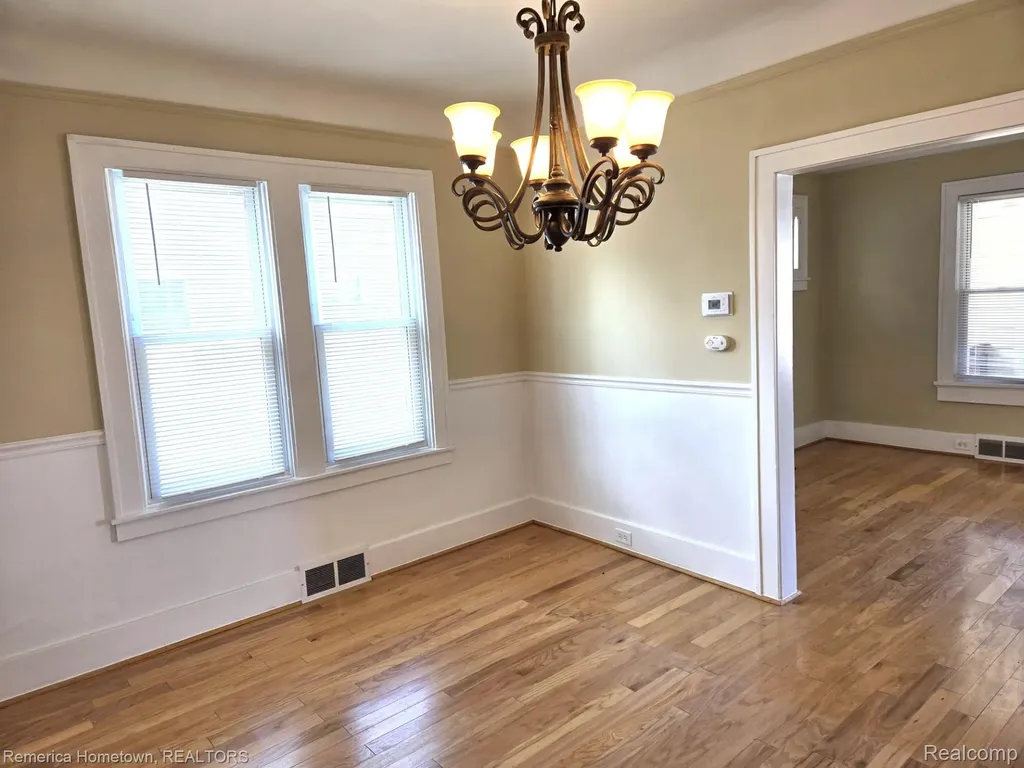 571 W Saratoga Street Ferndale City MI 48220