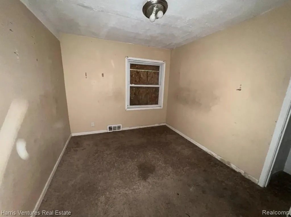 15825 Pinehurst Street Detroit City MI 48238