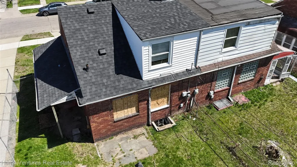 15825 Pinehurst Street Detroit City MI 48238