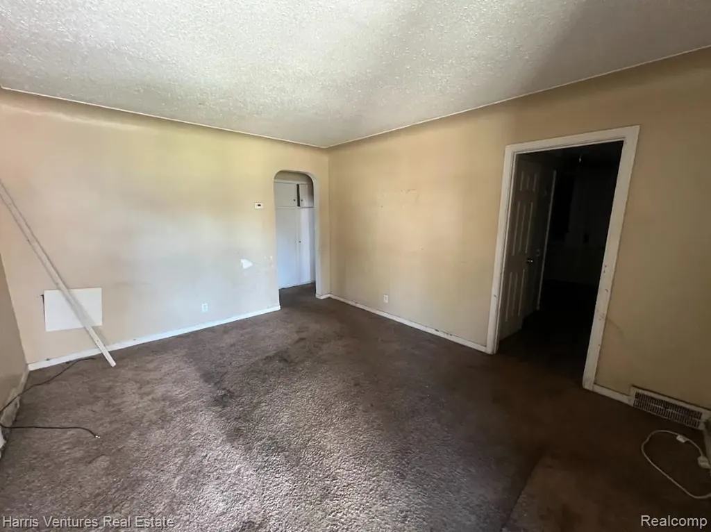 15825 Pinehurst Street Detroit City MI 48238
