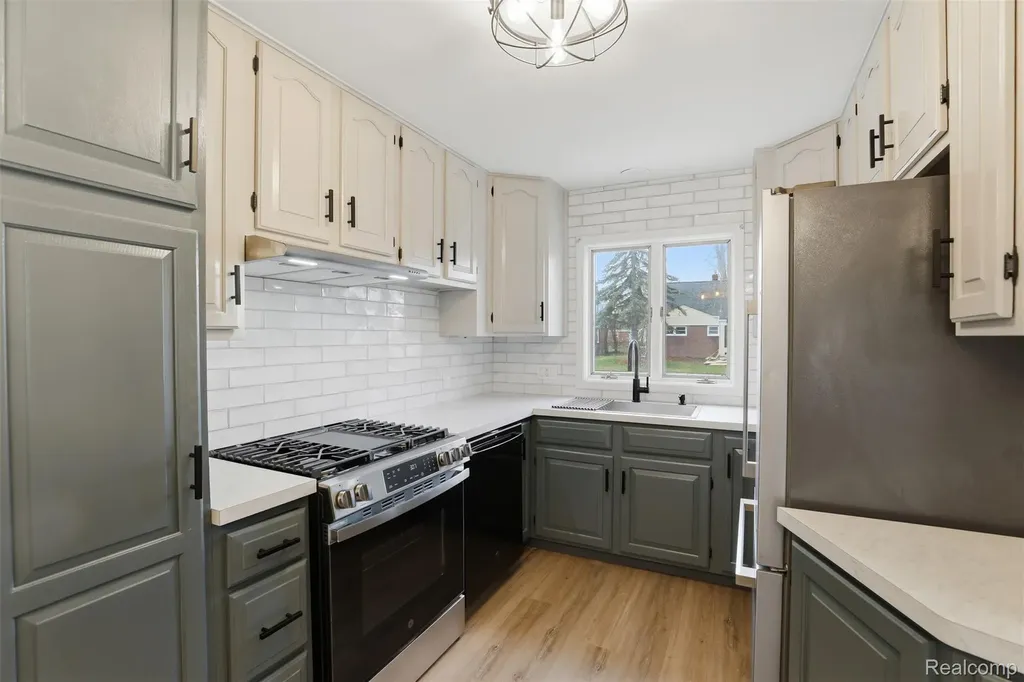 20201 Lancaster Street Harper Woods City MI 48225