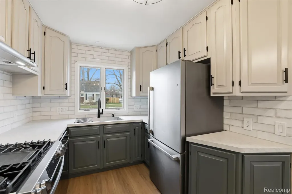 20201 Lancaster Street Harper Woods City MI 48225