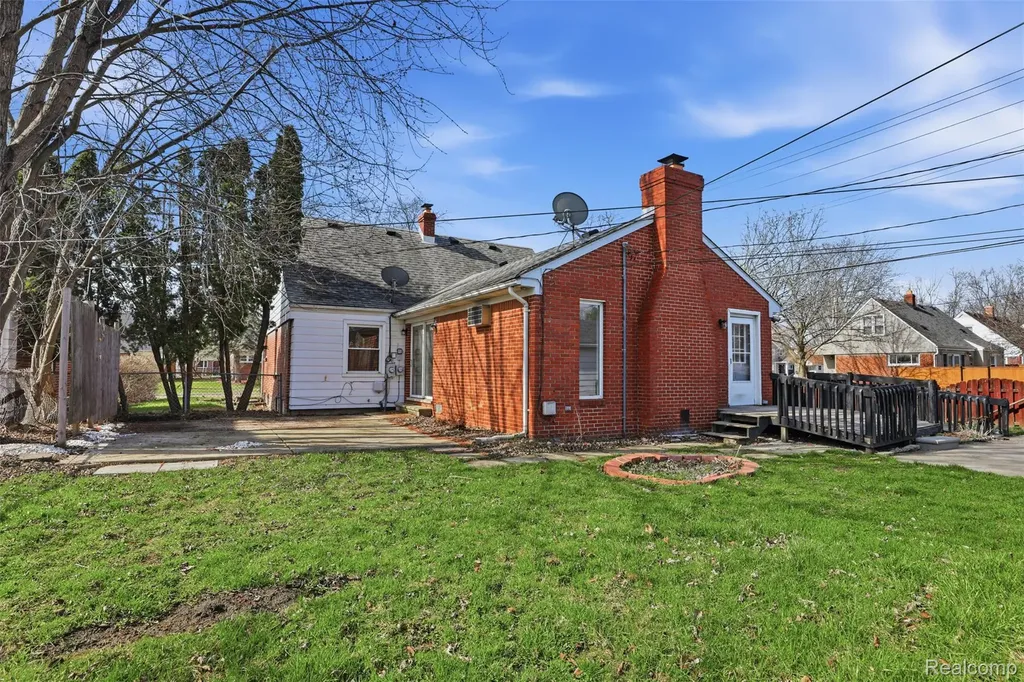 20201 Lancaster Street Harper Woods City MI 48225