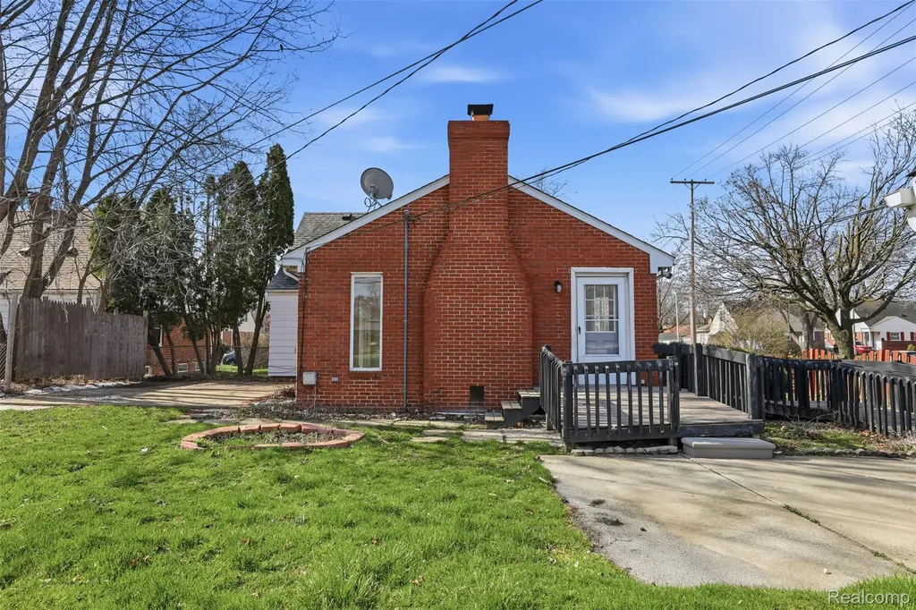 20201 Lancaster Street Harper Woods City MI 48225