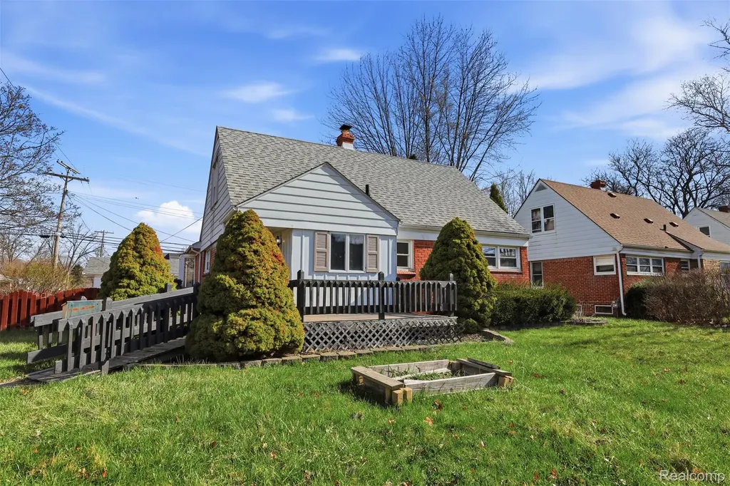 20201 Lancaster Street Harper Woods City MI 48225