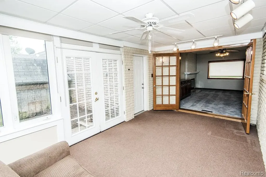 30324 Glenwood Circle Warren City MI 48088