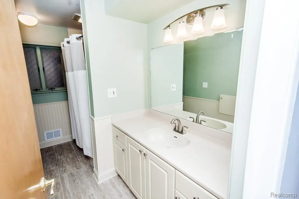 30324 Glenwood Circle Warren City MI 48088