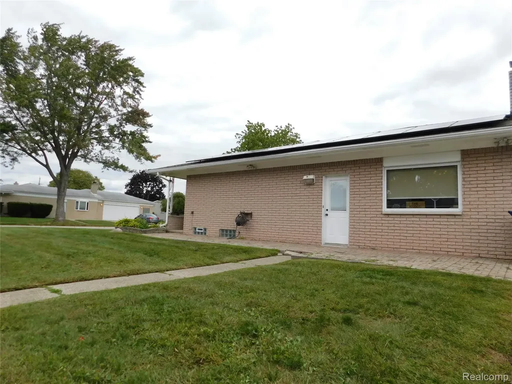 30324 Glenwood Circle Warren City MI 48088