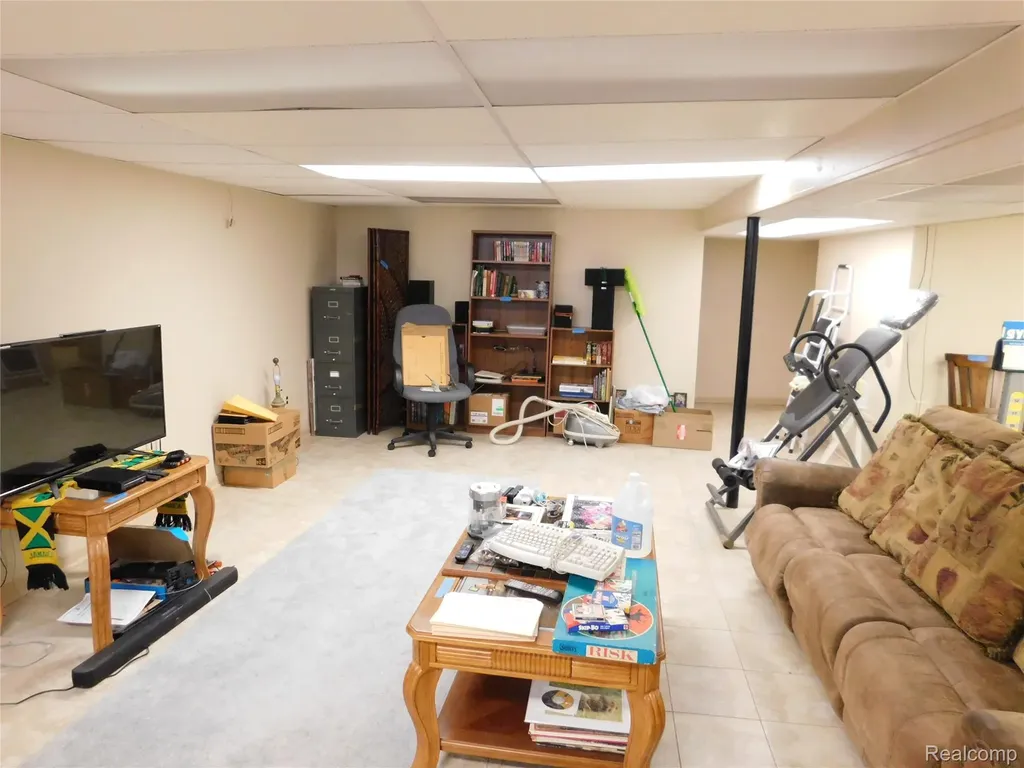 30324 Glenwood Circle Warren City MI 48088