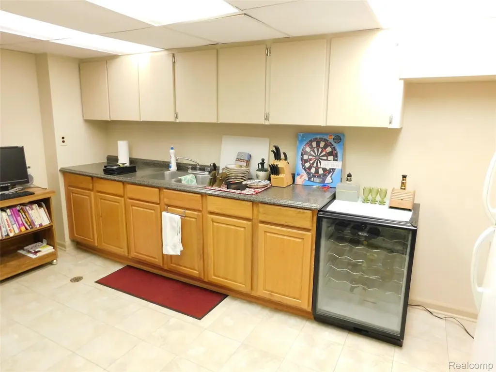 30324 Glenwood Circle Warren City MI 48088