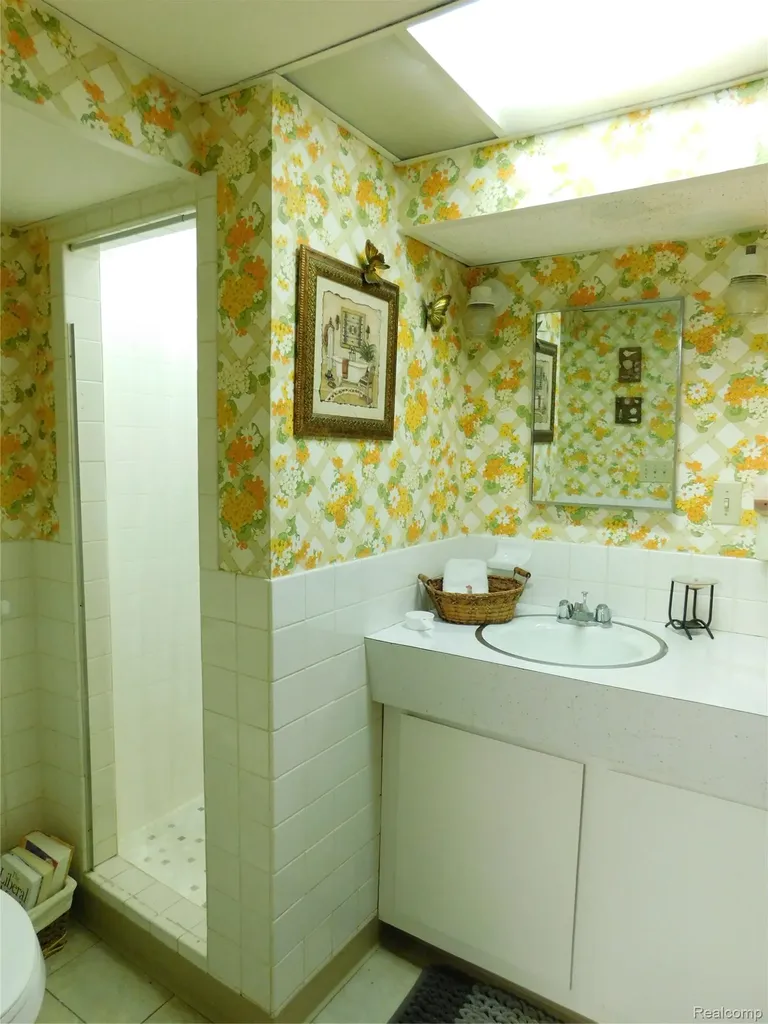 30324 Glenwood Circle Warren City MI 48088