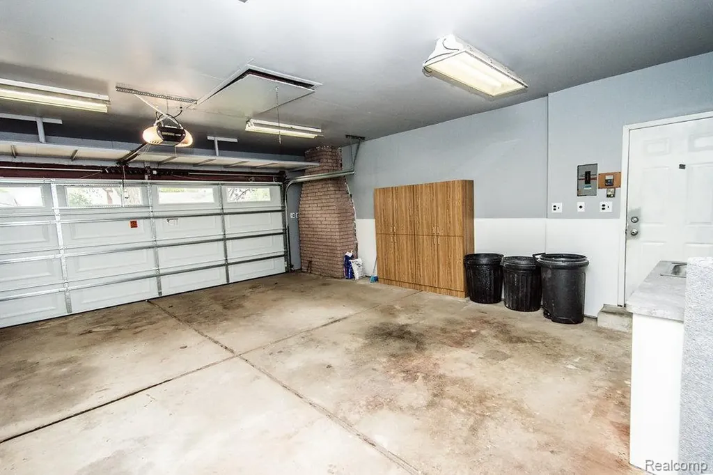 30324 Glenwood Circle Warren City MI 48088