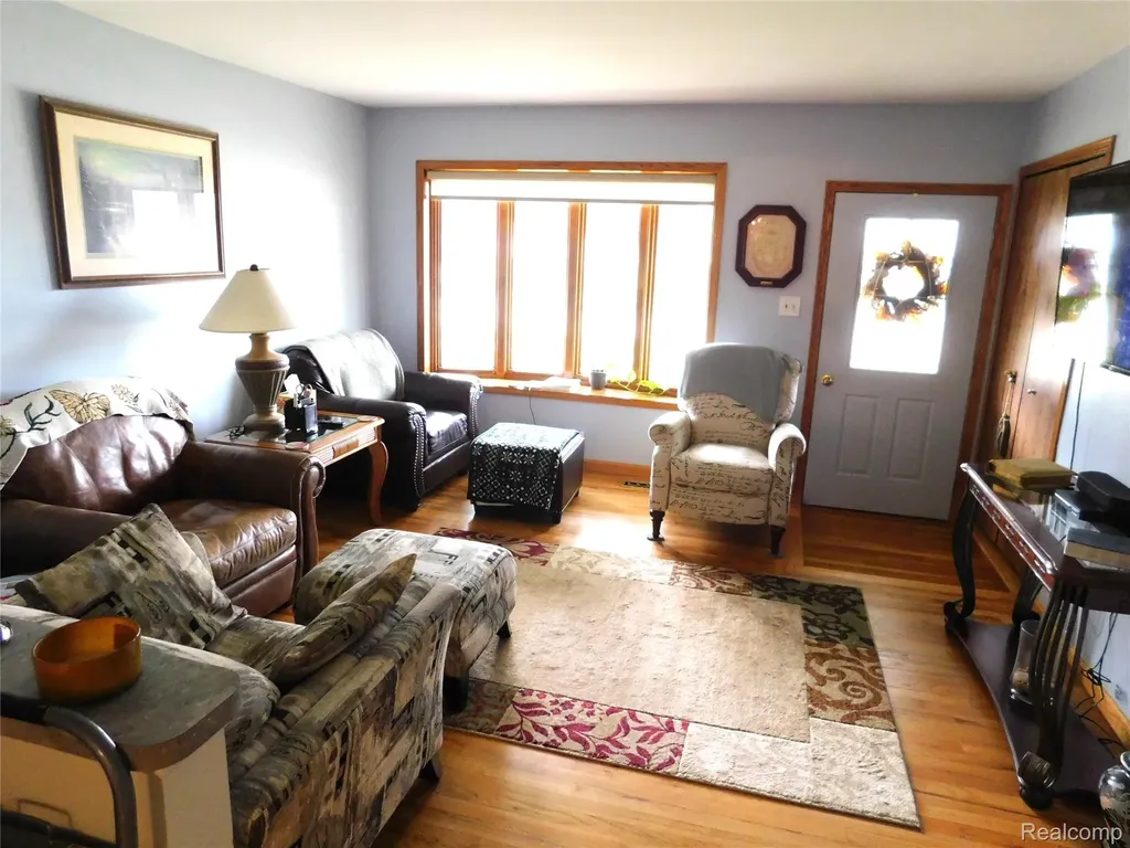 30324 Glenwood Circle Warren City MI 48088