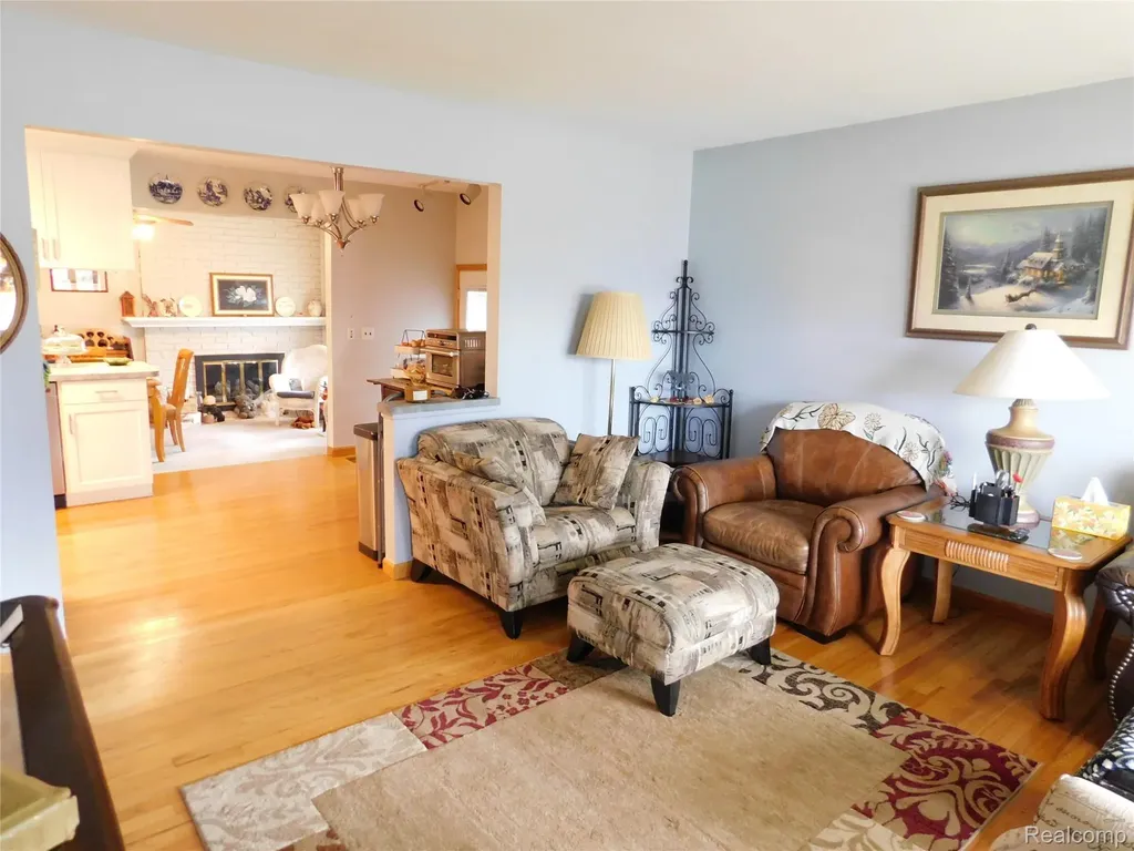30324 Glenwood Circle Warren City MI 48088