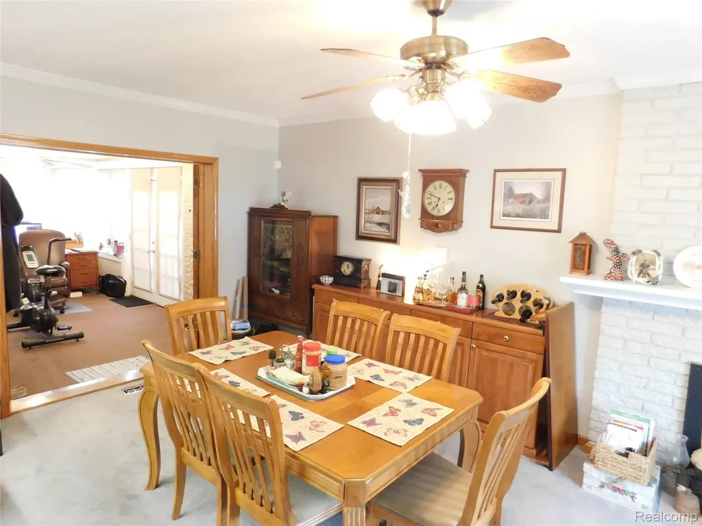 30324 Glenwood Circle Warren City MI 48088