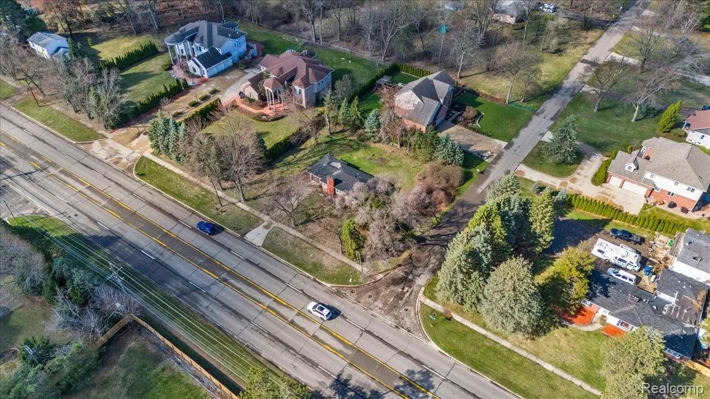 3431 Crooks Road Troy City MI 48084