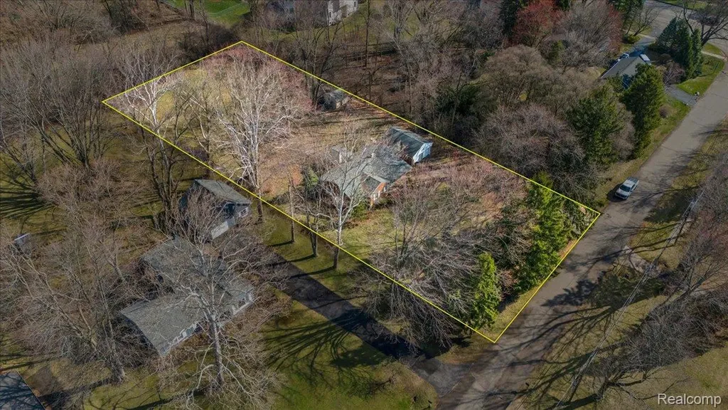 1454 Banmoor Drive Troy City MI 48084