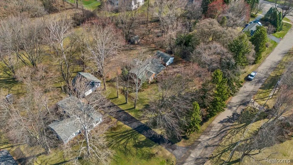 1454 Banmoor Drive Troy City MI 48084