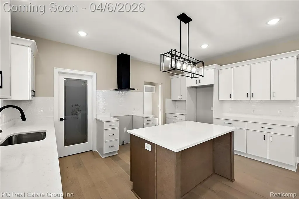 4114 Edgeland Avenue Royal Oak City MI 48073