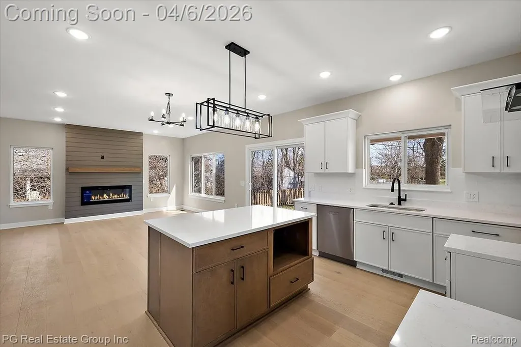 4114 Edgeland Avenue Royal Oak City MI 48073