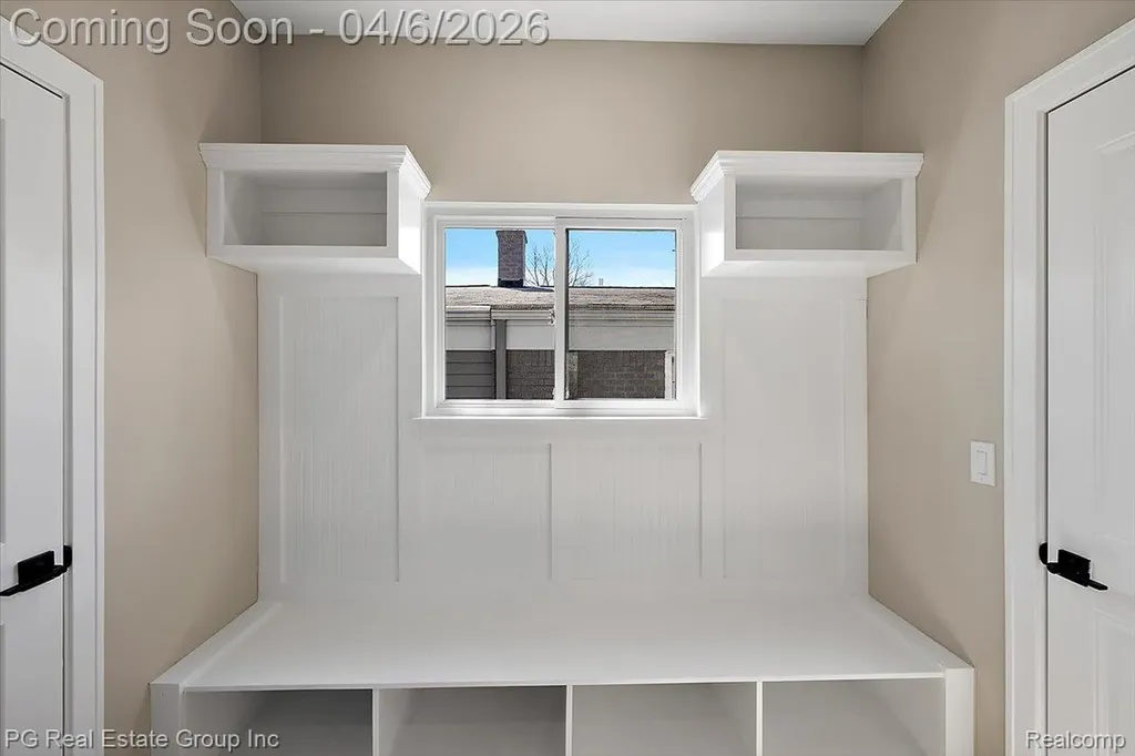 4114 Edgeland Avenue Royal Oak City MI 48073