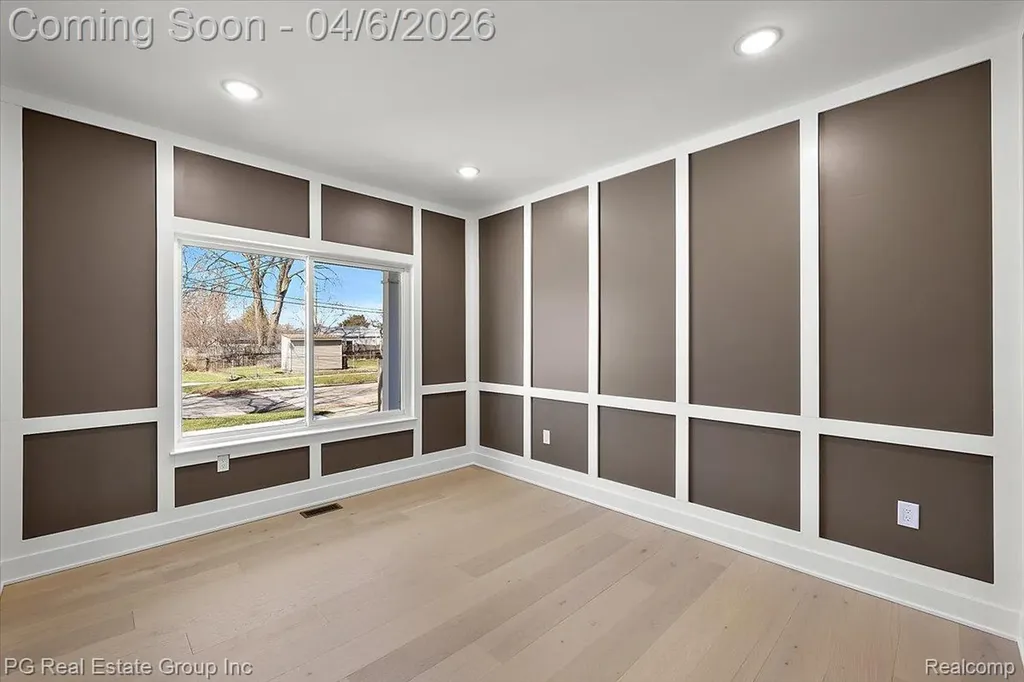4114 Edgeland Avenue Royal Oak City MI 48073