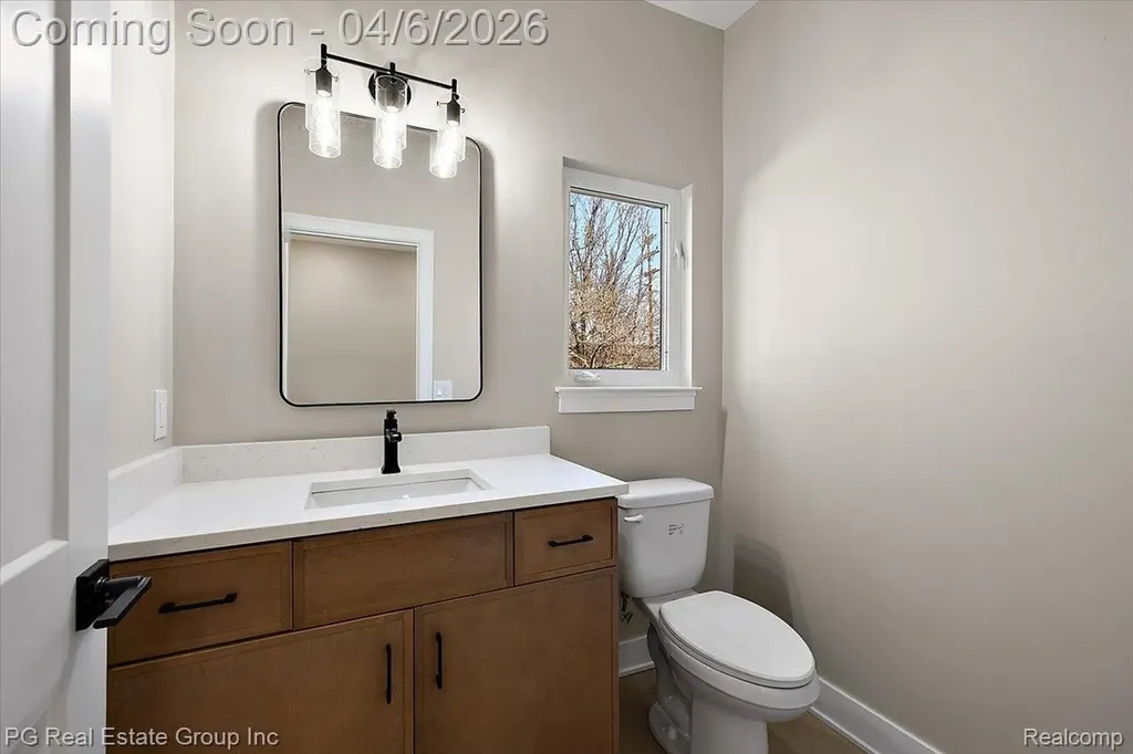 4114 Edgeland Avenue Royal Oak City MI 48073