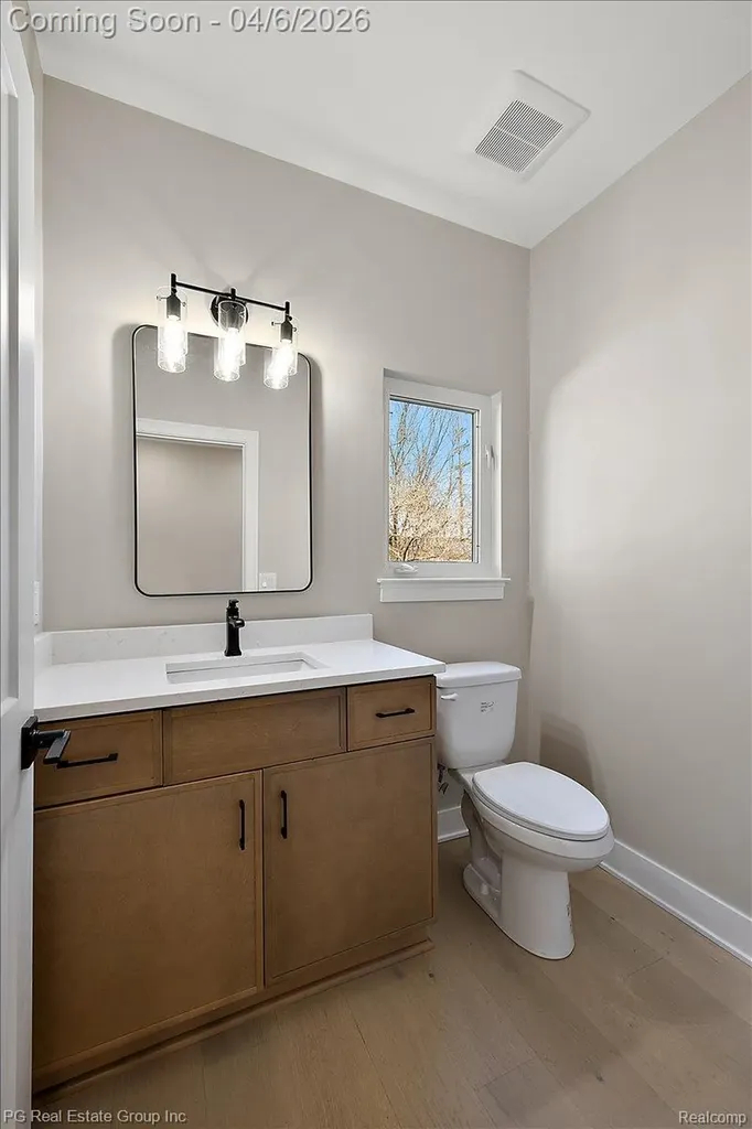 4114 Edgeland Avenue Royal Oak City MI 48073