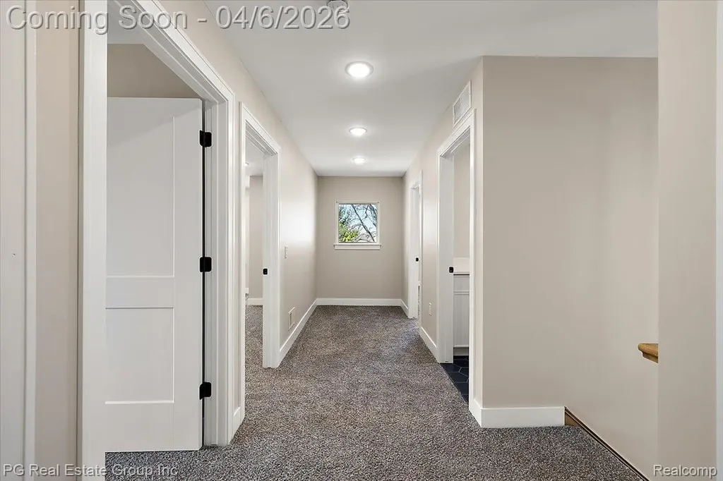 4114 Edgeland Avenue Royal Oak City MI 48073