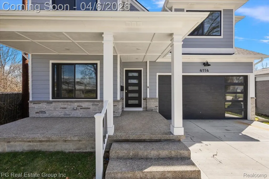 4114 Edgeland Avenue Royal Oak City MI 48073
