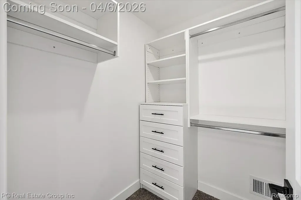 4114 Edgeland Avenue Royal Oak City MI 48073