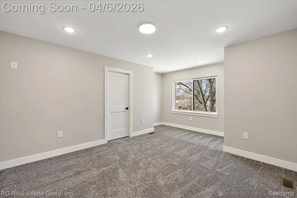 4114 Edgeland Avenue Royal Oak City MI 48073