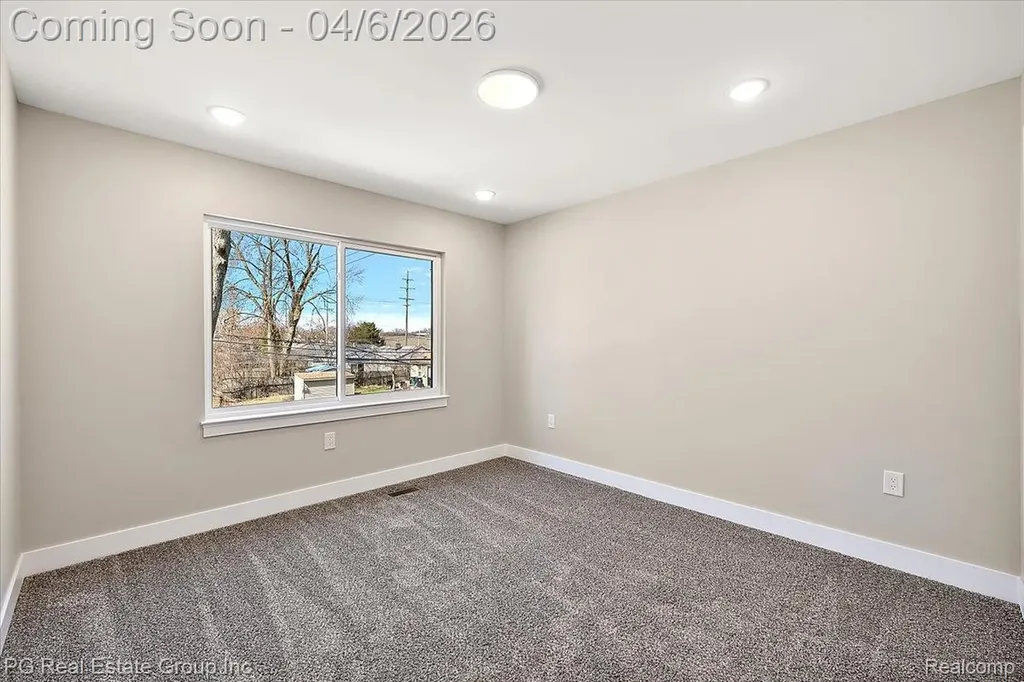 4114 Edgeland Avenue Royal Oak City MI 48073