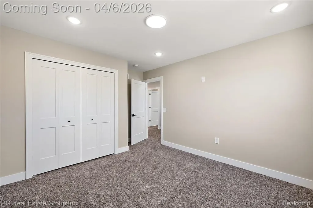 4114 Edgeland Avenue Royal Oak City MI 48073