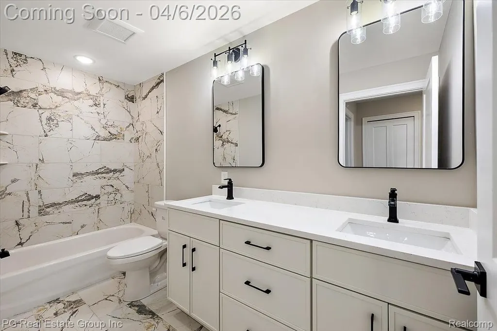 4114 Edgeland Avenue Royal Oak City MI 48073