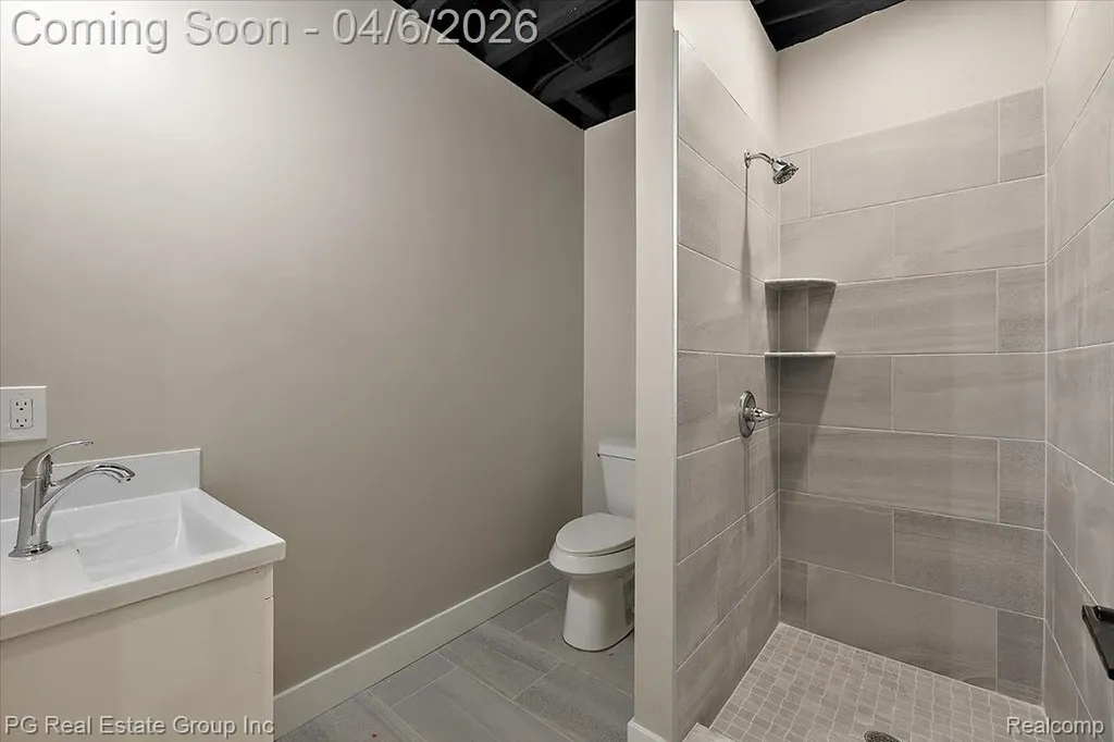 4114 Edgeland Avenue Royal Oak City MI 48073