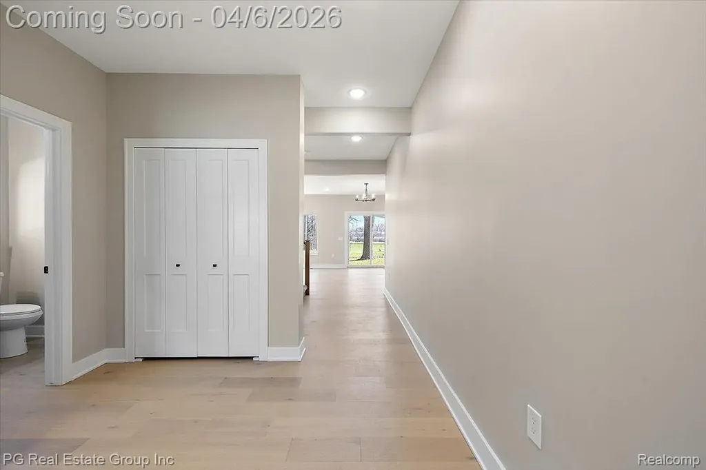 4114 Edgeland Avenue Royal Oak City MI 48073