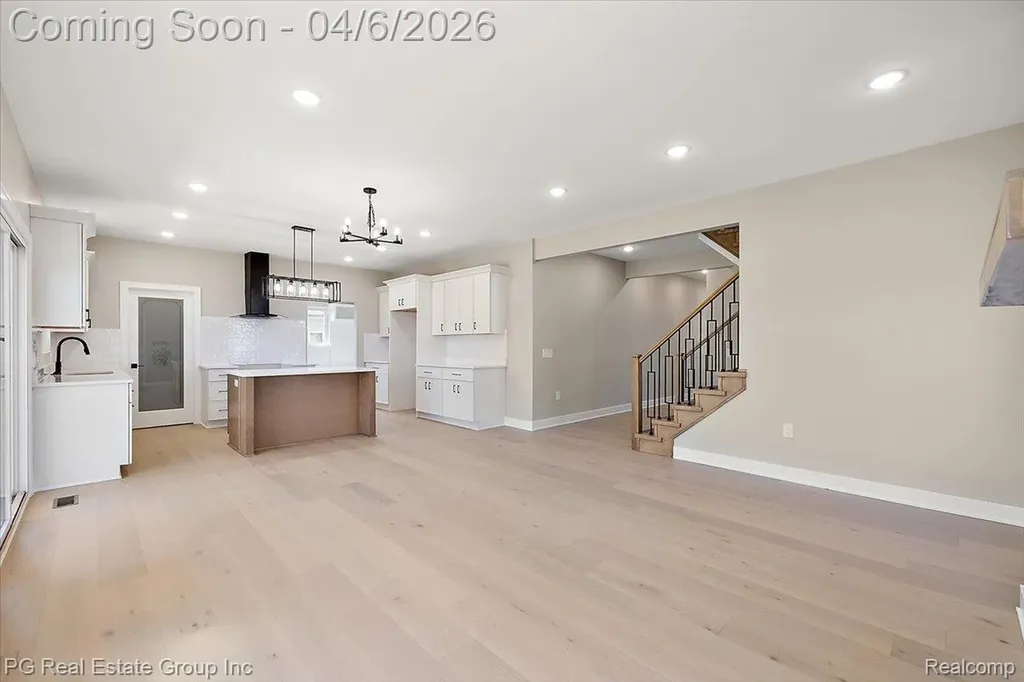 4114 Edgeland Avenue Royal Oak City MI 48073