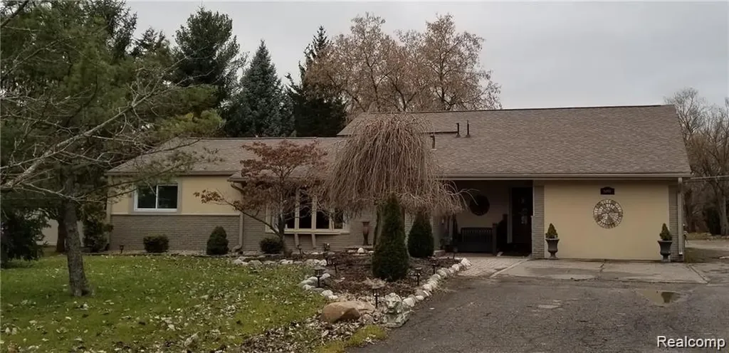 23065 Canfield Avenue Farmington Hills City MI 48336