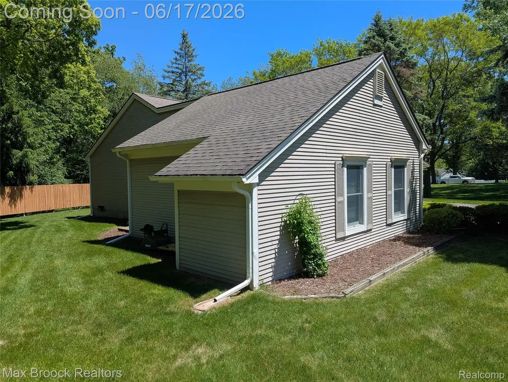 5466 Taylor Lane Springfield Charter Township MI 48346