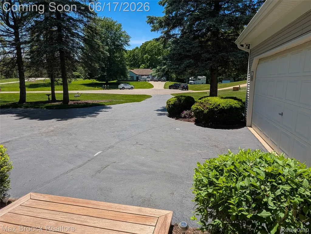 5466 Taylor Lane Springfield Charter Township MI 48346