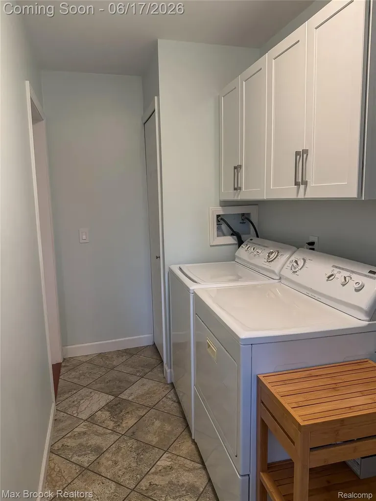 5466 Taylor Lane Springfield Charter Township MI 48346