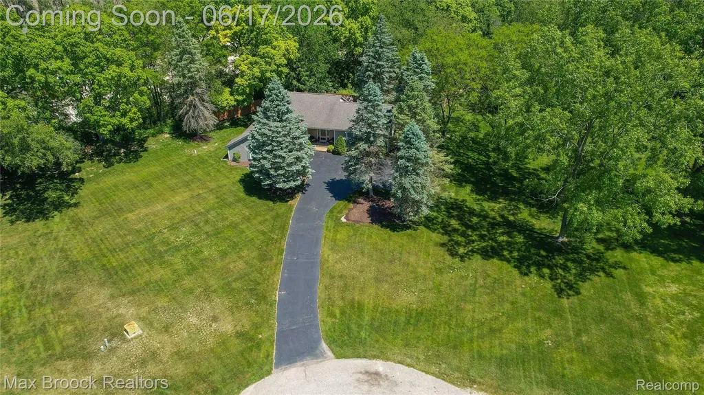 5466 Taylor Lane Springfield Charter Township MI 48346