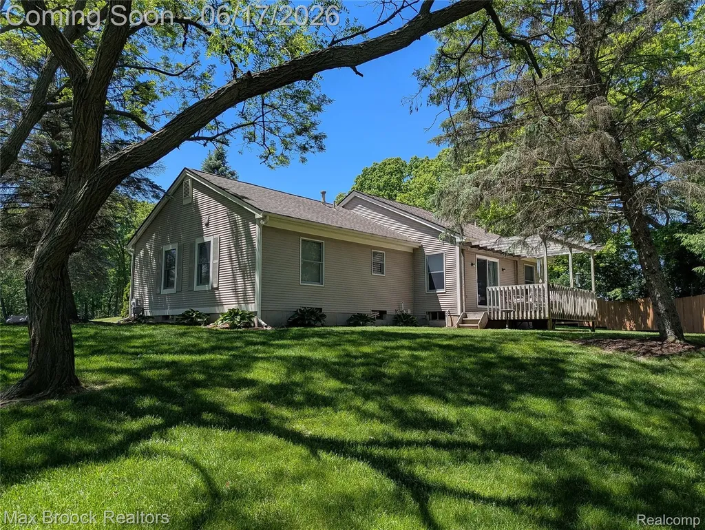5466 Taylor Lane Springfield Charter Township MI 48346